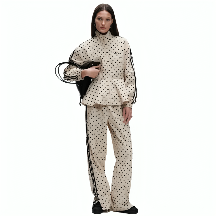 Conjunto deportivo de lunares